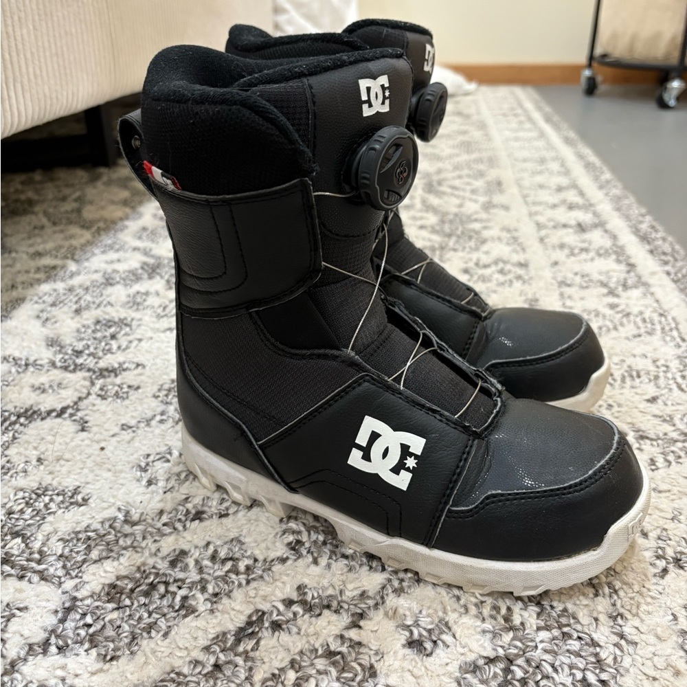 DC Black and White Snowboard Boots